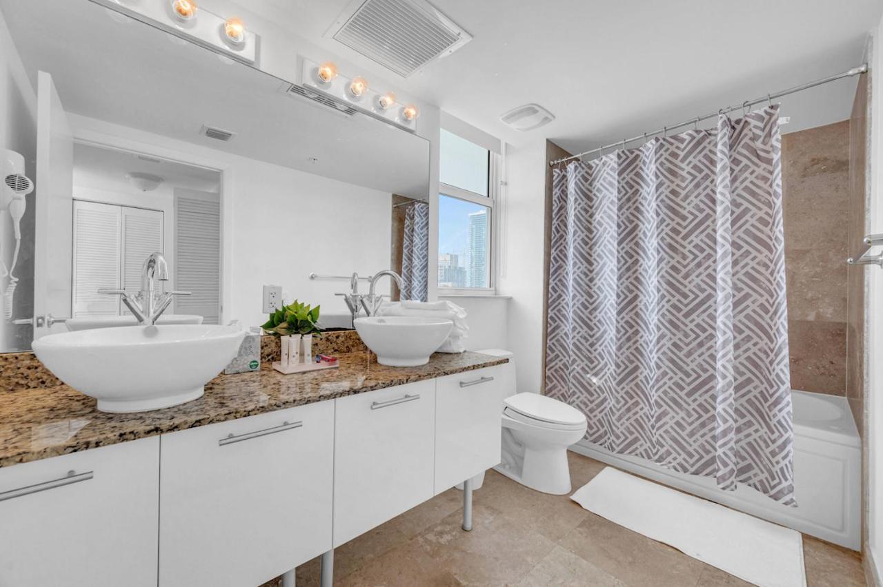 Iconic 2 Bedroom Loft Brickell-Stunning Views Miami Kültér fotó
